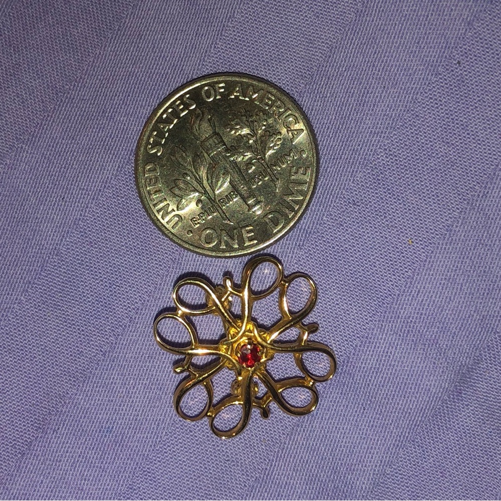Avon Presidents Club Pin - Picture 3 of 3